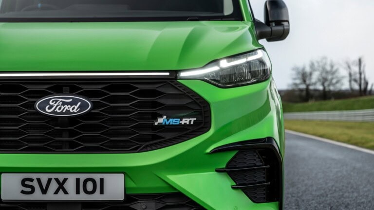Frontpartie des Ford Transit MS-RT