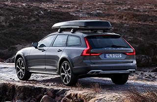 Volvo mit Dachbox