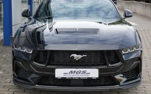 Ford Mustang V8 Front